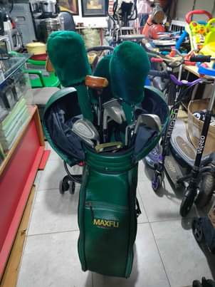 A picture of UK used golf set Ugx.1.200.000 each