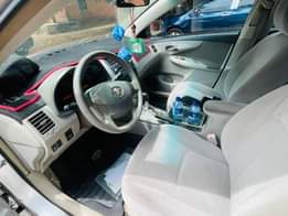A picture of Belgium standard 2011 model Toyota Corolla untampard engine and gear