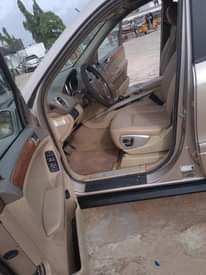 A picture of Benz ML350