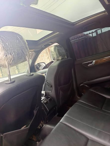 A picture of Mercedes Benz 2009 C350 4matic panoramic roof fullest options for