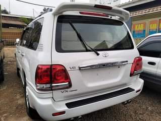 A picture of Toyota land cruiser V 8