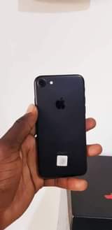 A picture of IPhone 7 256gb at 370k