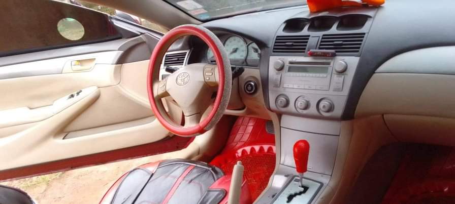 A picture of Toyota Solara 05 SE 4plugs