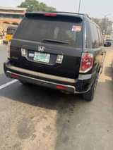 A picture of Honda pilot