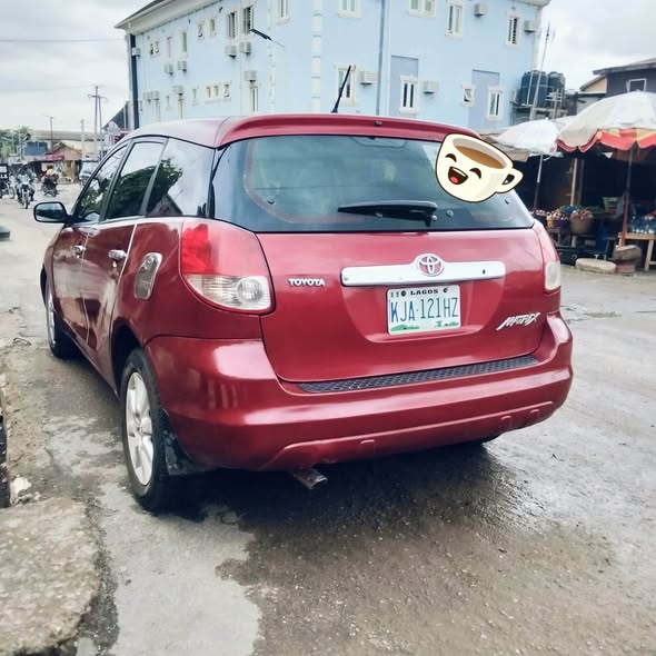 A picture of Toyota matrix 2004