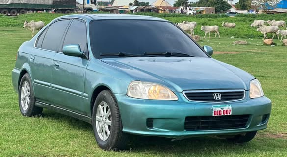 A picture of A super clean Nigerian used HONDA CIVIC 2000 MODEL Buy