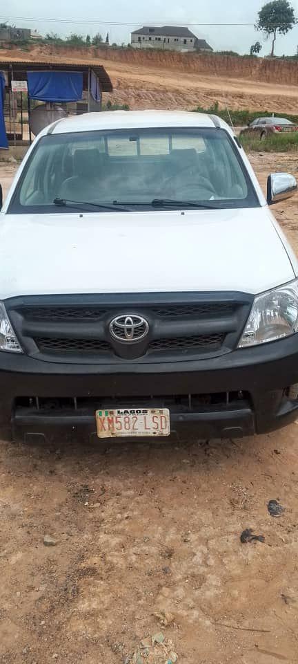 A picture of TOYOTA HILUX MANUAL GEAR UNTOUCHED ENGINE AND GEAR 09056218817