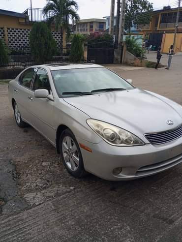 A picture of Lexus es330 for sale dm serious buyers