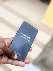 A picture of Samsung galaxy s10e