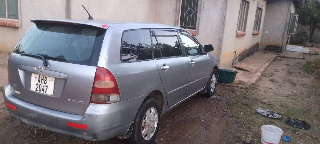 toyota fielder