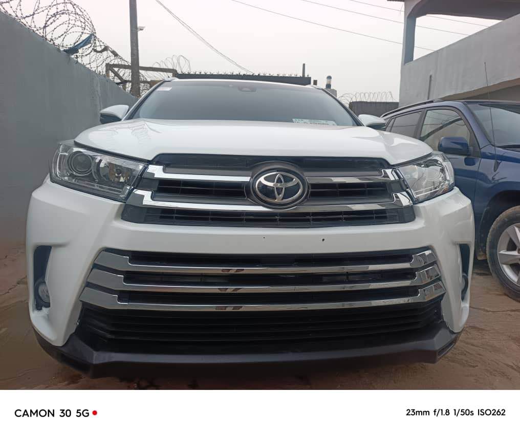A picture of 2015 Toyota highlander