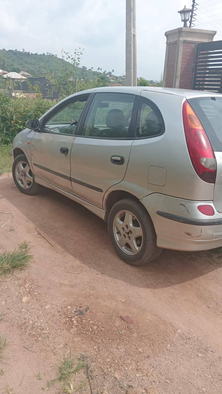 A picture of Nissan tino