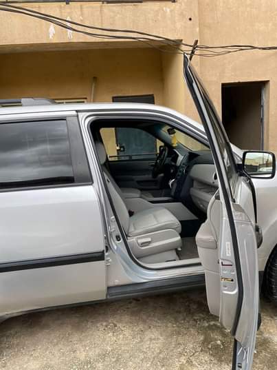 A picture of Honda pilot 2010