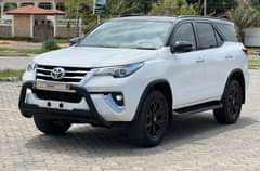 A picture of 2020 TOYOTA FORTUNER
