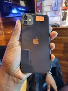 A picture of 870K Iphone 11 64gb no face battery 90 for calls