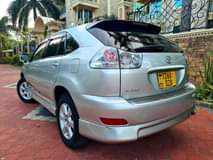 A picture of Price Bei 29 5ml Call 0658056651 Toyota Harrier DZB colour