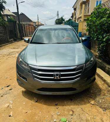 A picture of neatly used 2010 Honda Crosstour painted on first body pan