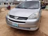A picture of Toyota sienna