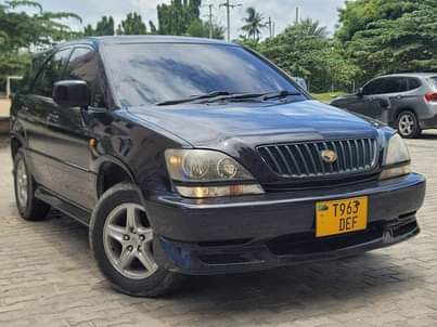 A picture of TOYOTA HARRIER 0659297929