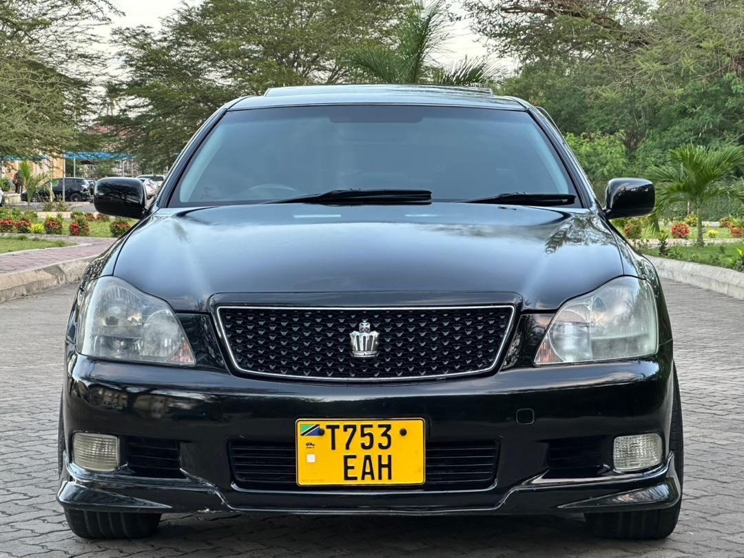 A picture of Crown namba E zipo mbili mil 14 9 tu