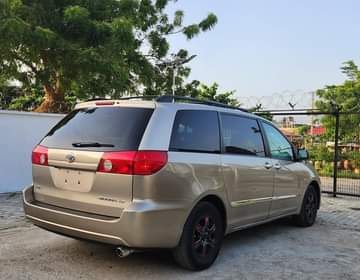 A picture of ALTER STONE AUTOS TOYOTA SIENNA LE Foreign Used Year 2008