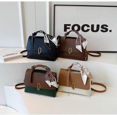 A picture of Women handbags