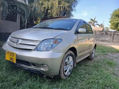 A picture of Toyota ist kali bei 7 7m piga cm 0658585495