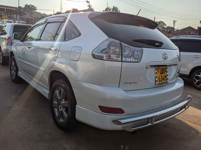 A picture of TOYOTA HARRIER KAWUNDO UBP PRICE 48M Wstup 0776717226