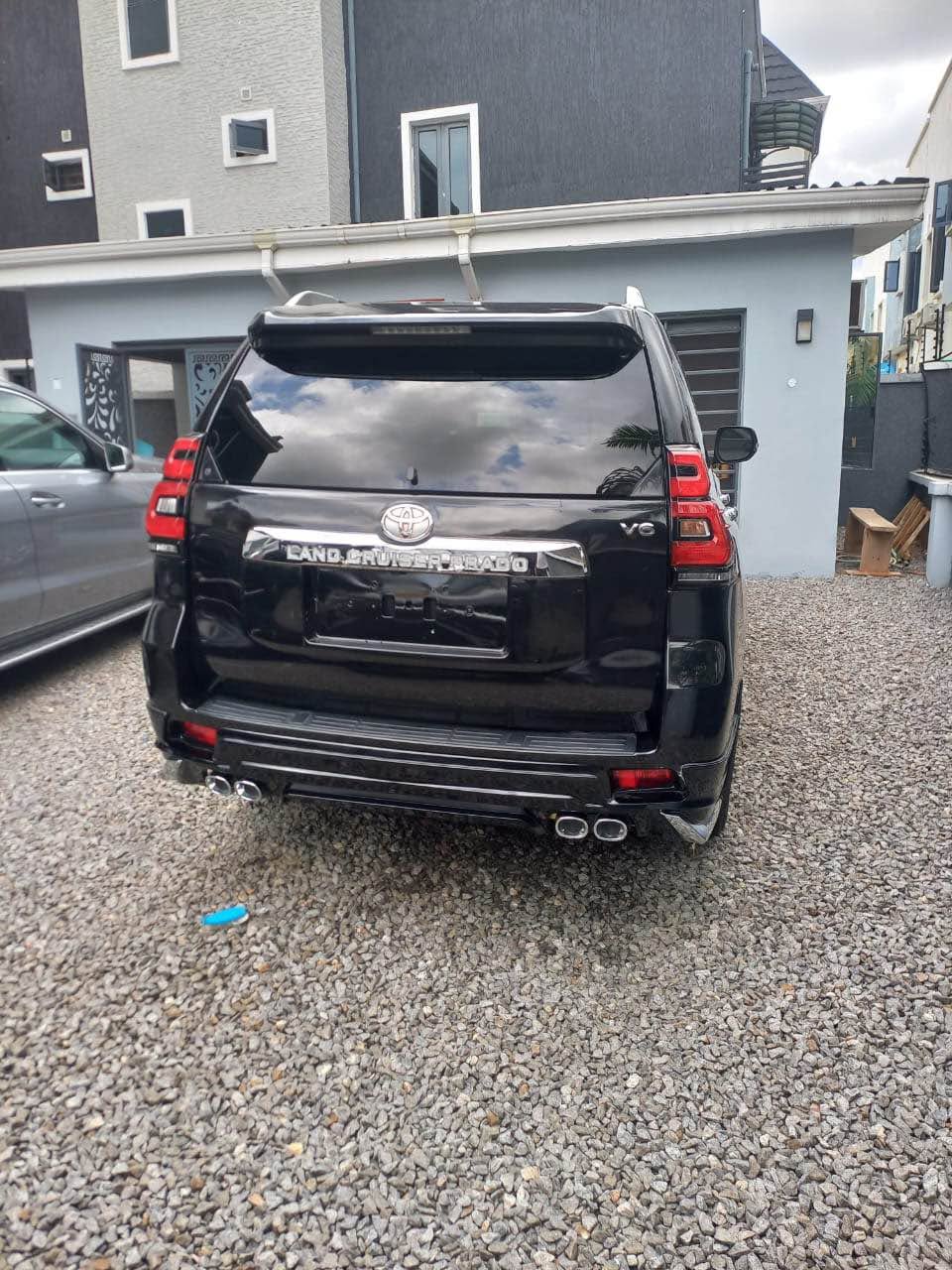 A picture of Toyota Land Cruiser Prado 2020 model