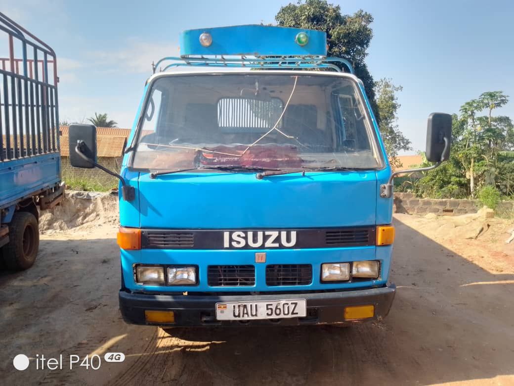 A picture of Isuzu elf 4BE1