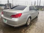 A picture of TOYOTA AVALON 2010 XLS