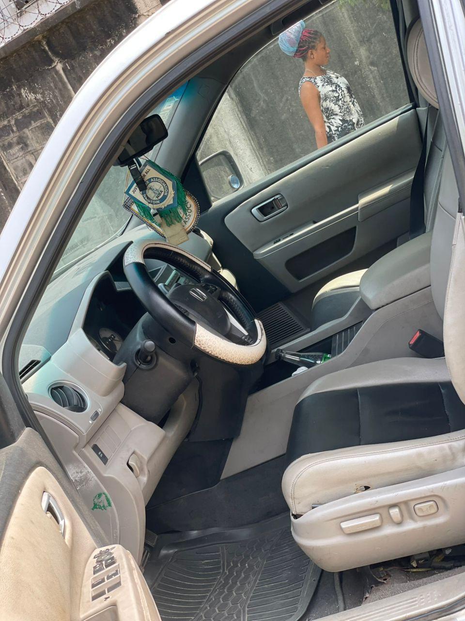 A picture of Honda pilot 2011