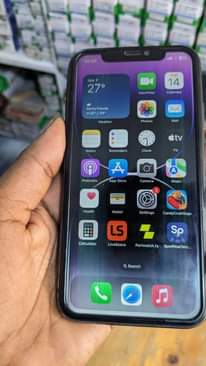 A picture of Iphone 11 gb 128