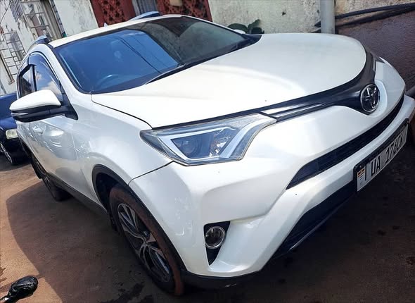 A picture of Rav4 Has Sunroofs Call O703273550