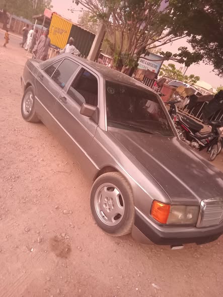 A picture of Mercedes c 190