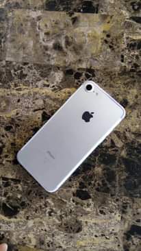 A picture of Iphone 7 plain 32gb