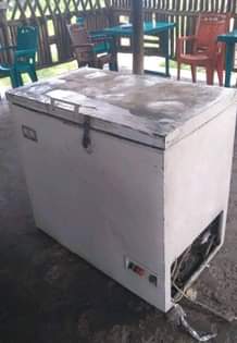 A picture of Nanunua mafriji mabovu popote nakuja nicheki