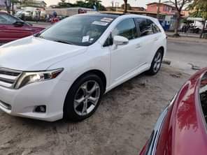 A picture of 2013 Toyota venza Limited With Panoramic sunroof LED light Thumb