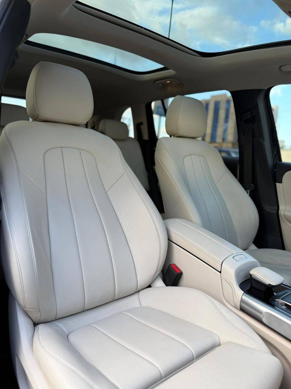 A picture of 2021 Mercedes Benz GLB 2021