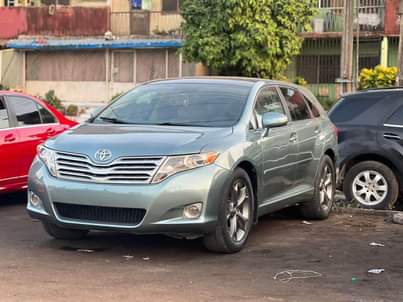 A picture of Neat registered 2010 Toyota Venza Fullest option with panoramic roof