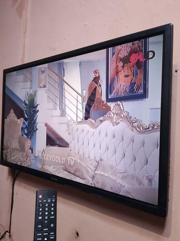 A picture of 32 inches plasma tv