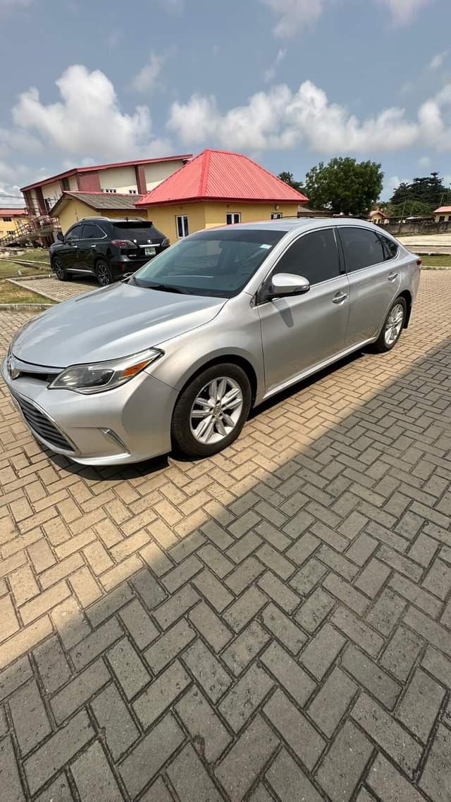 A picture of 2013 TOYOTA Avalon