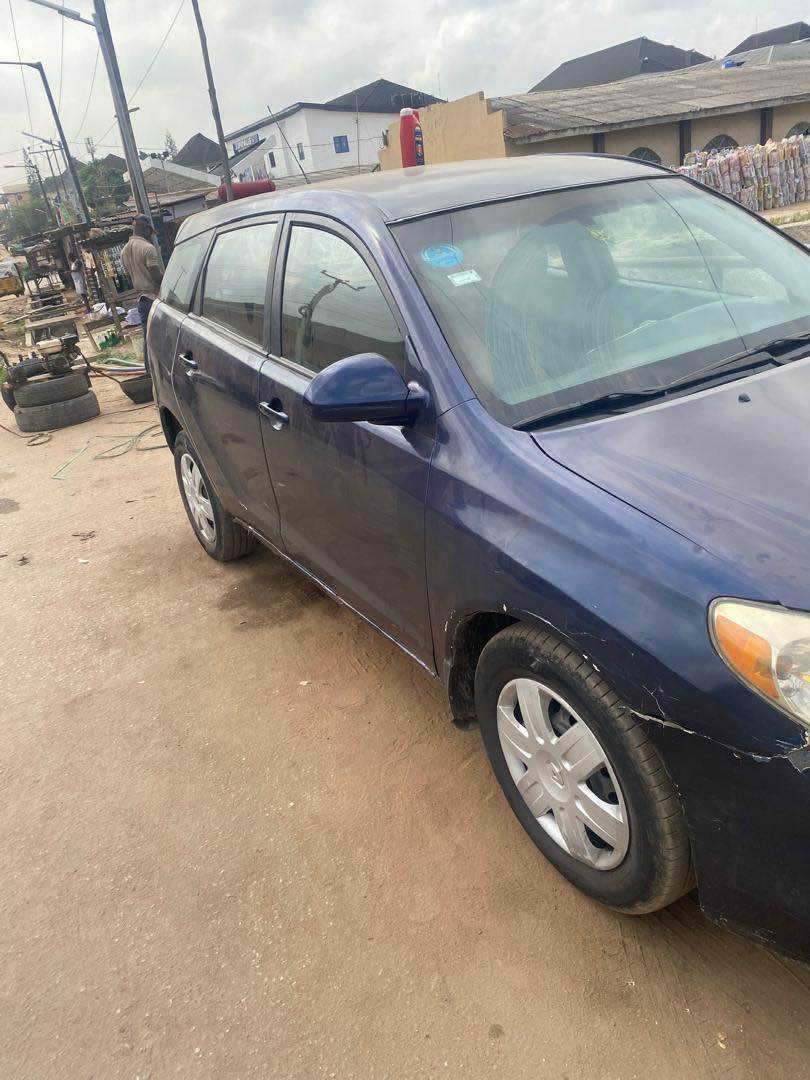 A picture of Toyota matrix 05