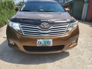 A picture of NEATLY USED 2010 MODEL TOYOTA VENZA Absolutely nothing to fix