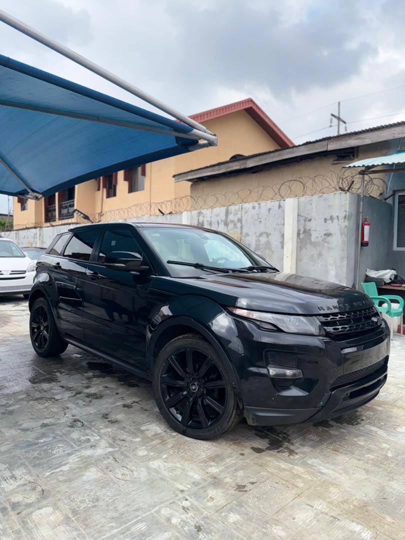 A picture of 2014 Foreign Used Range Rover Evoque.