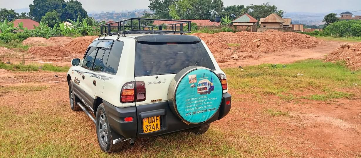 A picture of Rav4 1999..............16m