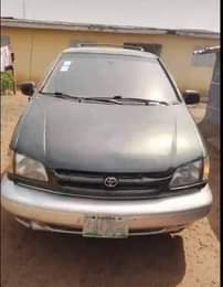 A picture of 1999 Toyota sienna 1999