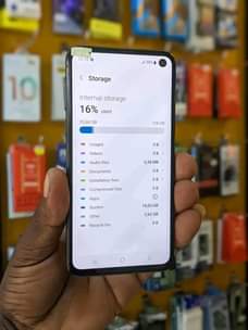 A picture of Samsung Galaxy S10e