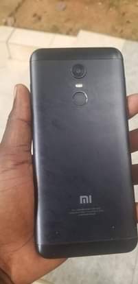 A picture of Redmi 5 plus