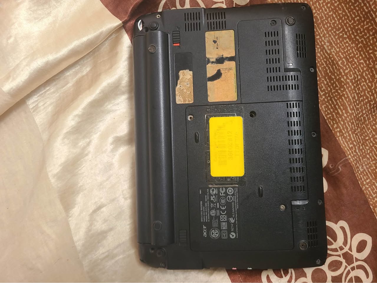 A picture of Samsung and Acer laptops going for cheap price